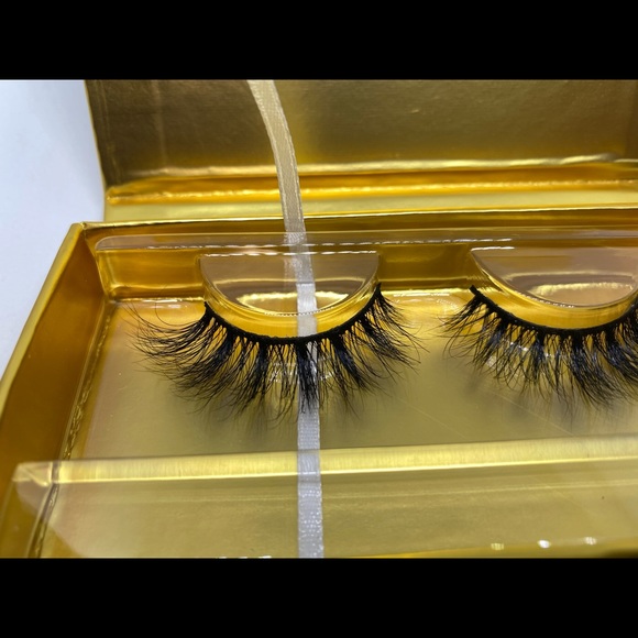 Luxury Mink Lashes - Picture 4 of 10